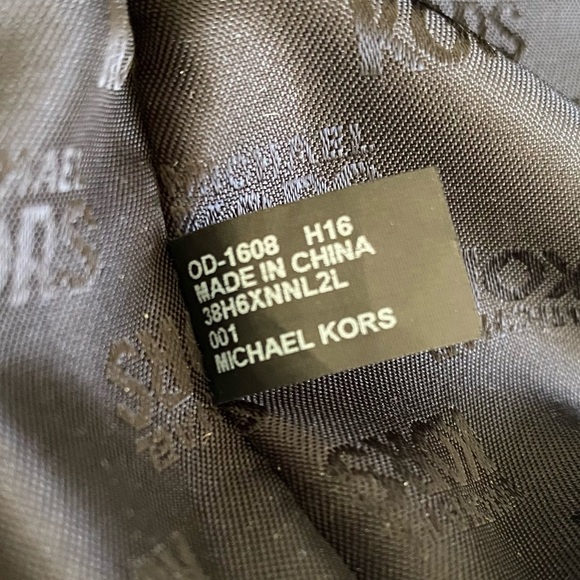 MICHAEL KORS HANNAH QUILTED🖤BLACK🖤LEATHER GOLD CHAIN SHOULDER/CROSSBODY🌟EUC🌟 - Picture 14 of 17